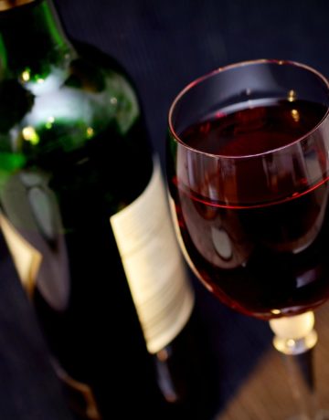 Du vignoble à la table : le parcours d’une bouteille de vin, étape par étape