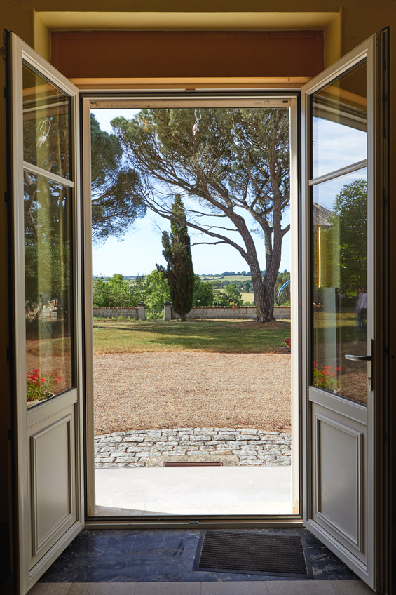 https://ampelio.fr/wp-content/uploads/2025/05/Entree-domaine-viticole.jpg